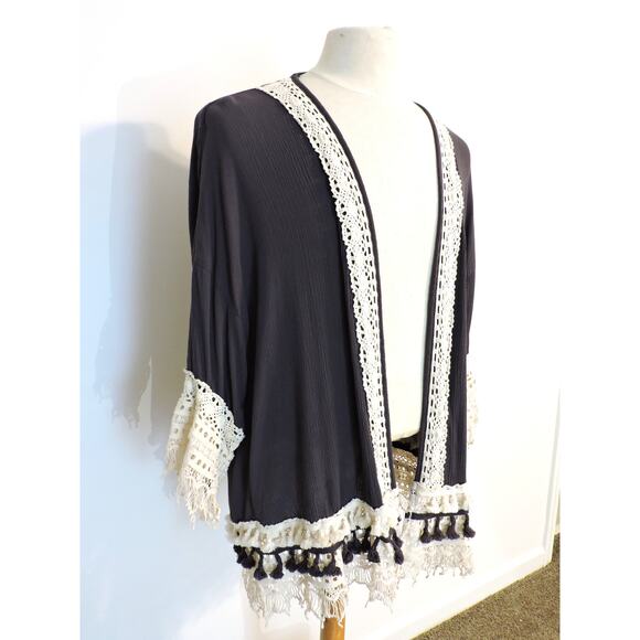Knox Rose Gray Open Cardigan White Crochet Fringe Bohemian - Picture 2 of 6